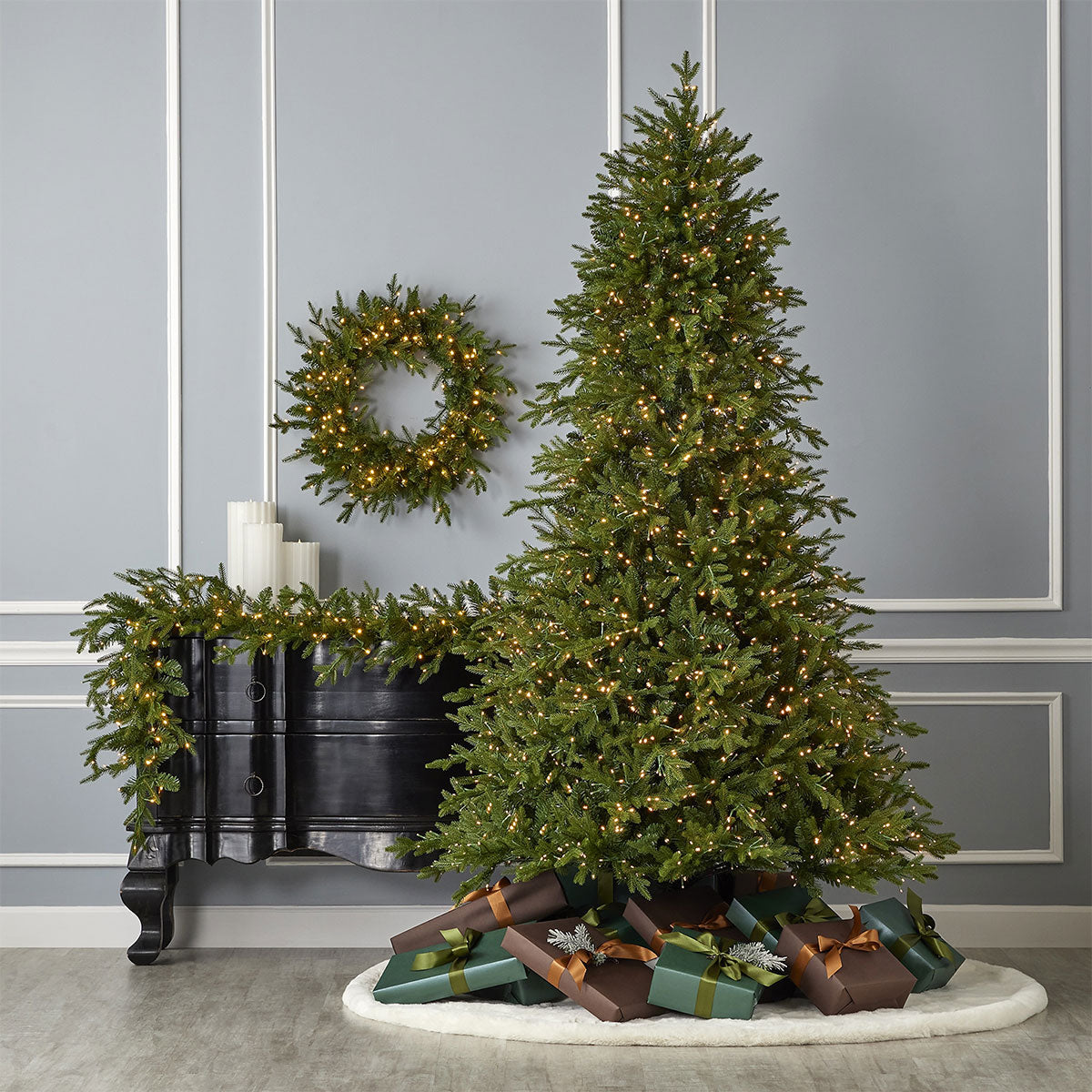 Christmas Wreath 24 Inch Pine with 150 Warm White LEDs and 375 Tips for Outdoor Use