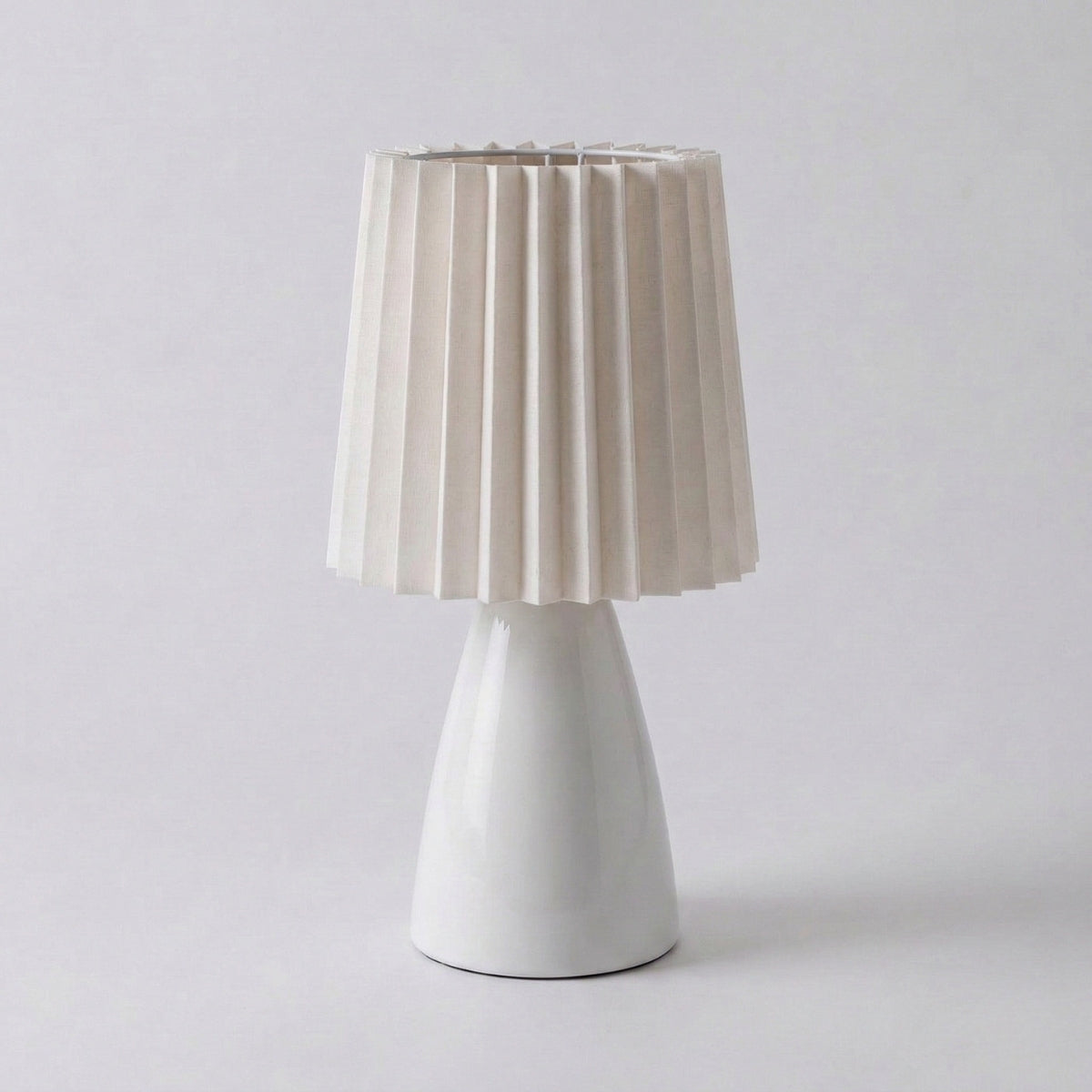 Ceramic Table Lamp Scandinavian Pleated Shade Ceramic Lamp with Three Light Colors